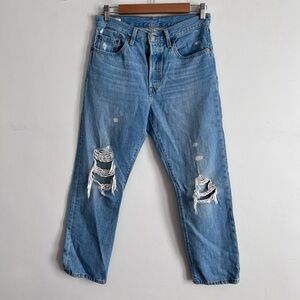 Levi’s Distressed 501 wedgie High rise Jeans